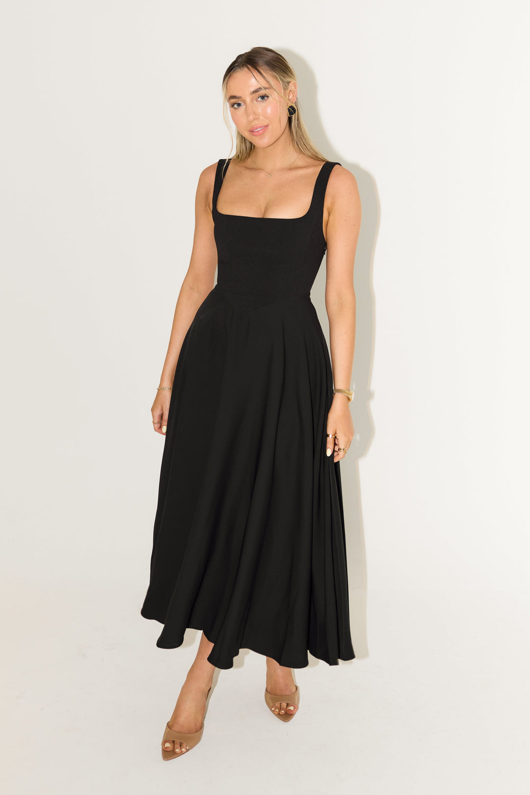 Abella | Timeless Flowy Dress